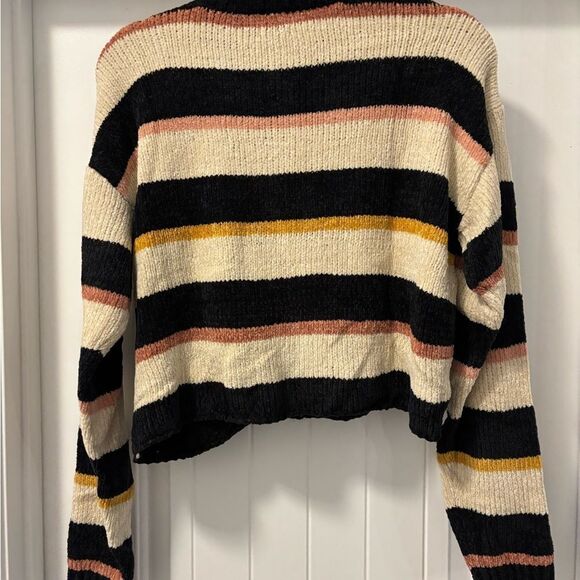 Volcom Madame Shady NWT Cropped Sweater Size Medium - Picture 4 of 4